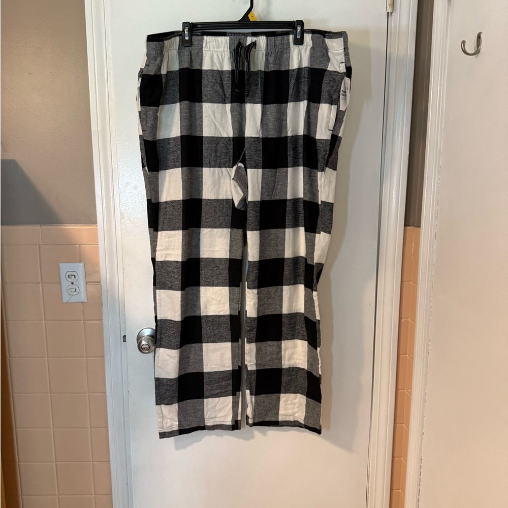 Old Navy Black and White Maxi Joggers Casual